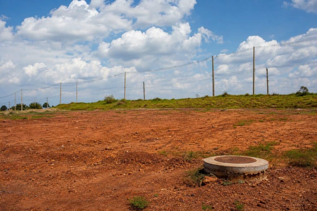 Loteamento sem infraestrutura: análise de riscos e obrigações ocultas para adquirentes